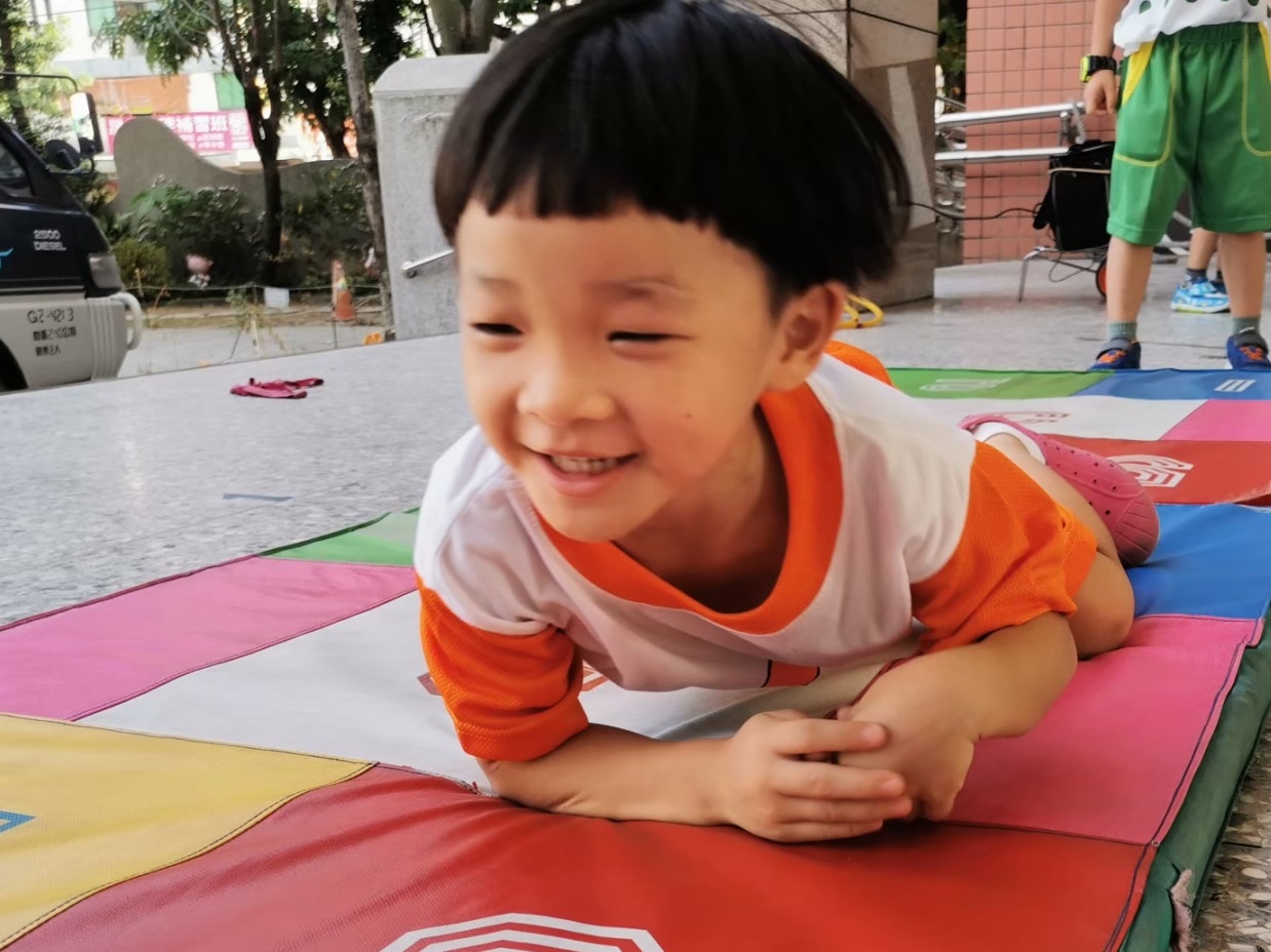 <br><b>Daisy黛西</b><br><font size=-1>臺中市大里區大元國小<br>5年7班</font>頭貼圖片