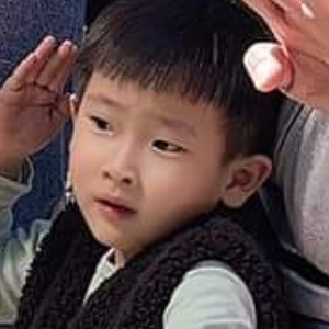 <br><b>游哥俱樂部三角洲護行有要傳gmail林樹</b><br><font size=-1>桃園市蘆竹區光明國小<br>3年1班</font>頭貼圖片