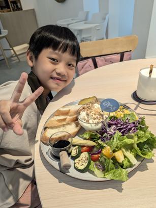 <br><b>Ethan</b><br><font size=-1>臺中市大里區內新國小<br>2年1班</font>頭貼圖片